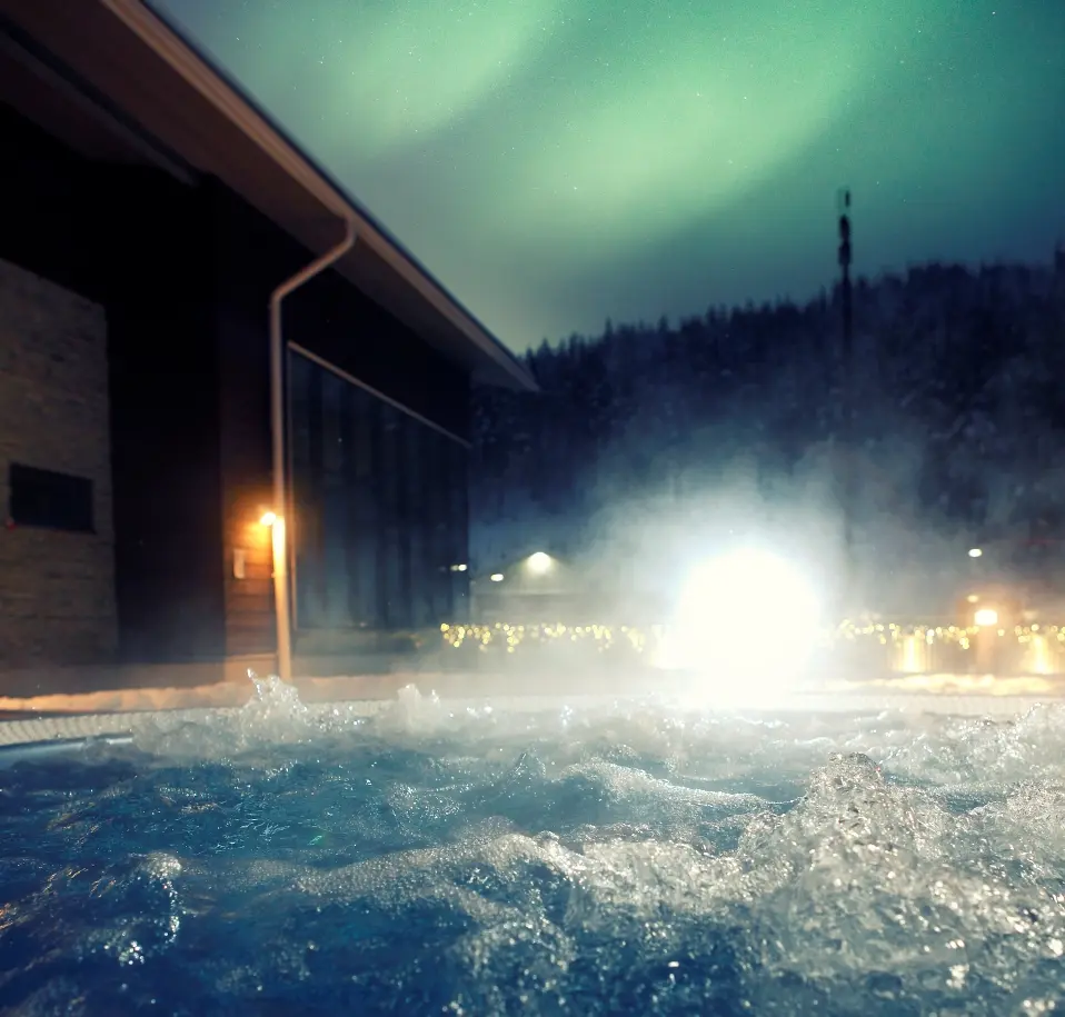 Levi Spa Waterworld outdoor jacuzzi with northern lights in the backround